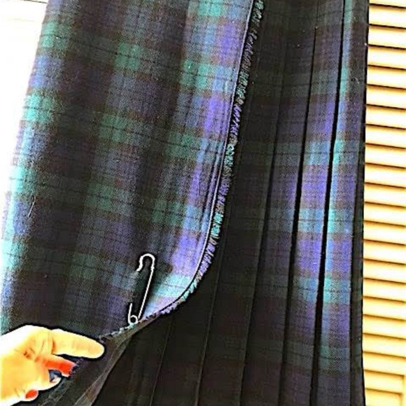 Scottish Skirt (kilt), green/blue, size ‘Small’ 100% Wool, made in England. - Picture 3 of 5